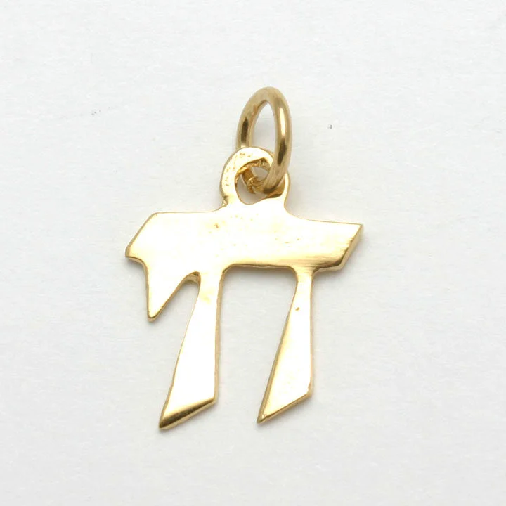 14k Yellow Gold Chai Pendant Small Modern