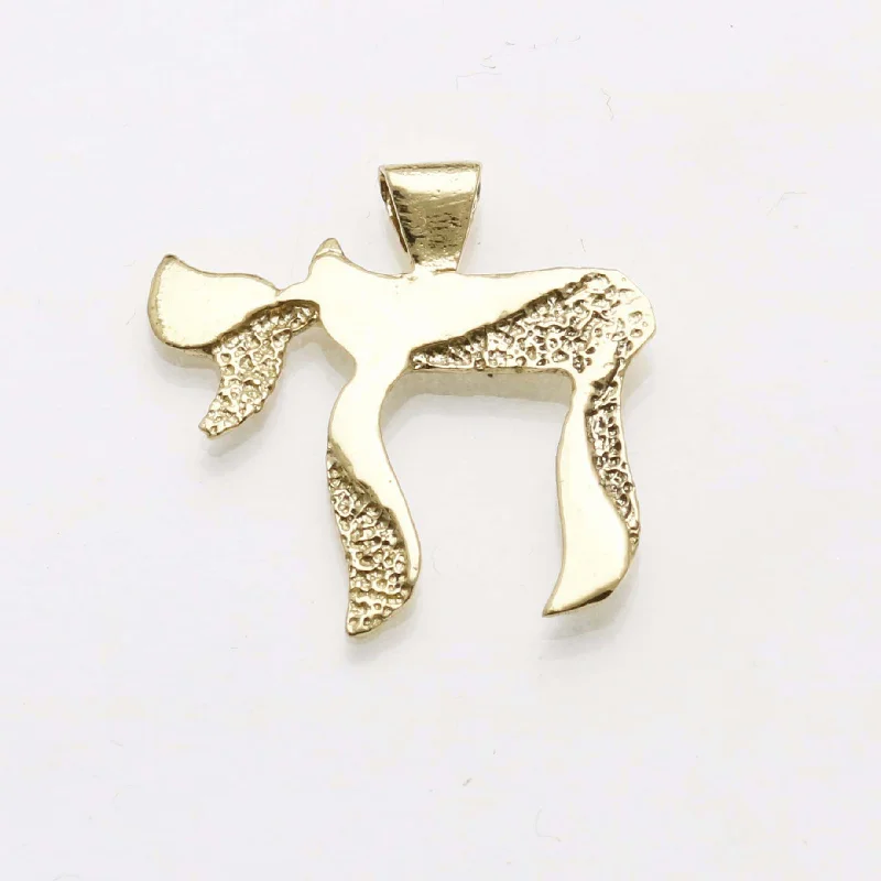 14k Yellow Gold Chai Pendant Textured