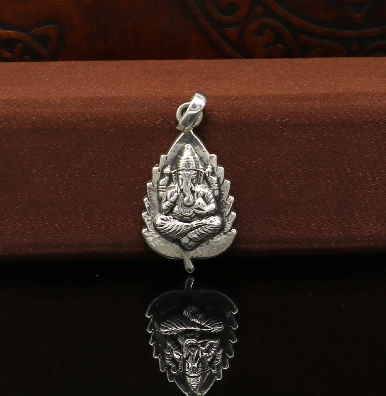 925 fine pure silver leaf Ganesha idol pendant, unique stylish customized pendant, best gifting vintage style pendant necklace ssp416