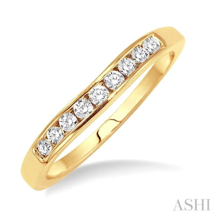 1/4 Ctw V Shape Round Cut Diamond Matching Wedding Band in 14K Yellow Gold