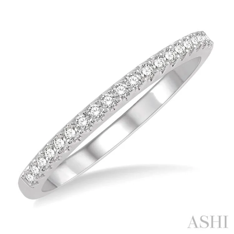 1/5 Ctw Round Cut Diamond Wedding Band in 14K White Gold