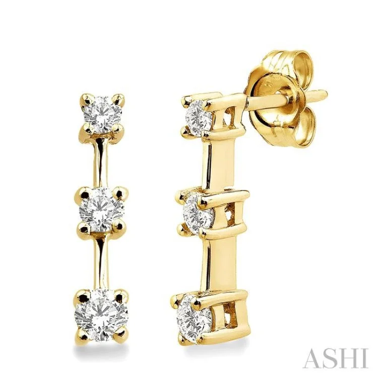 1/2 Ctw Round Cut Diamond Earrings in 14K Yellow Gold